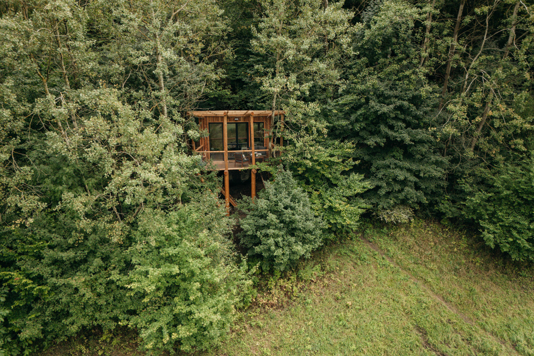 profesionální fotografie pro glamping fotografie exteriéru z dronu